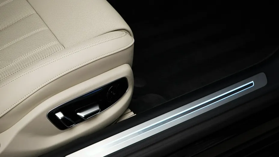 AUDI A8 -