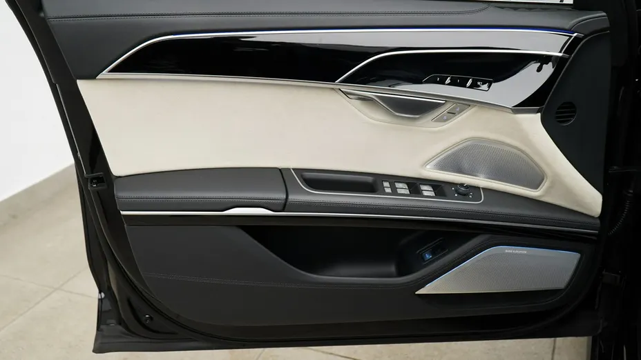 AUDI A8 -