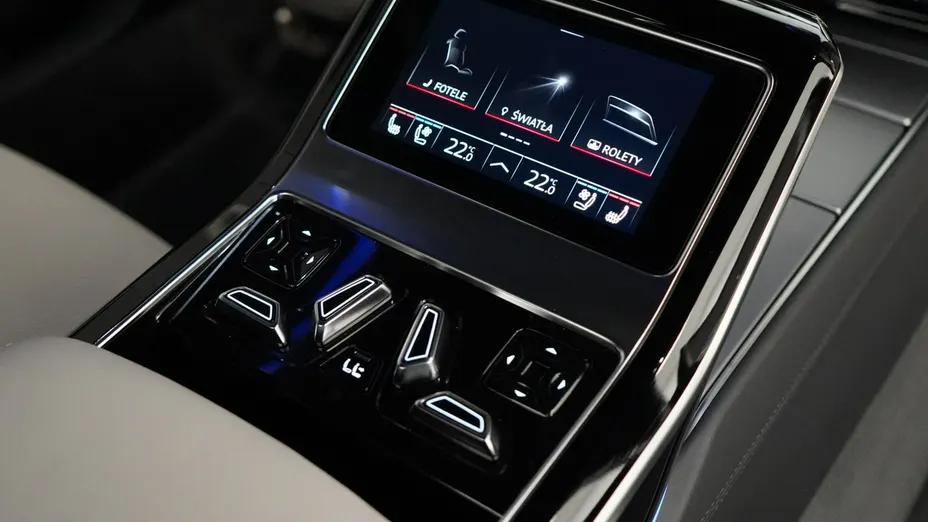 AUDI A8 -