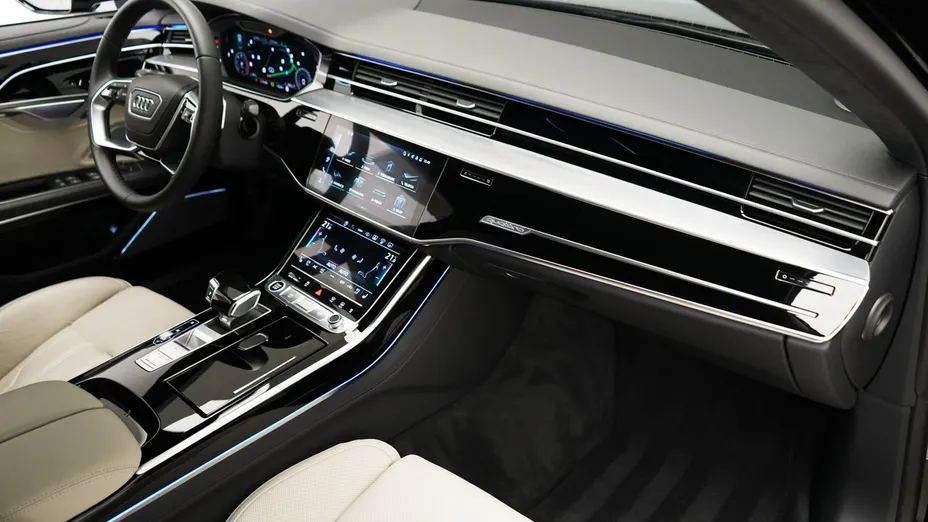 AUDI A8 -