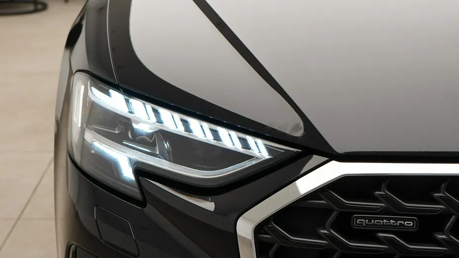 AUDI A8 -