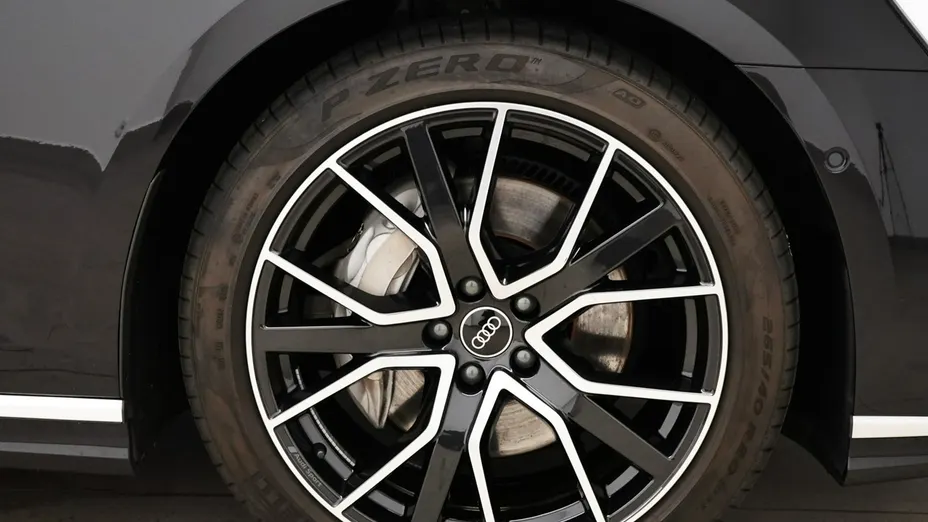 AUDI A8 -