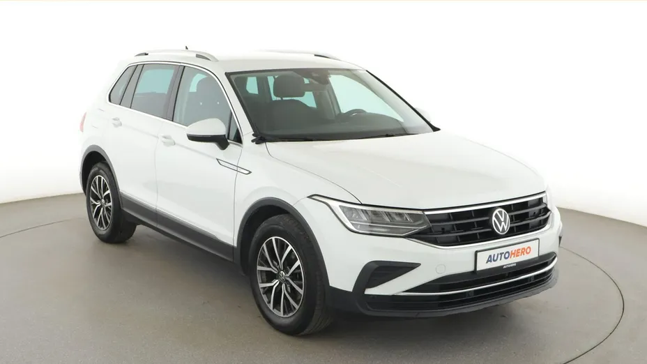 VOLKSWAGEN Tiguan -