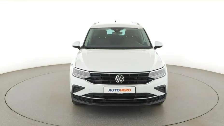 VOLKSWAGEN Tiguan -