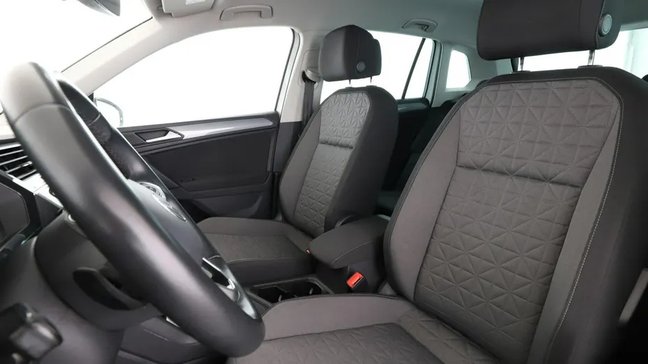 VOLKSWAGEN Tiguan -