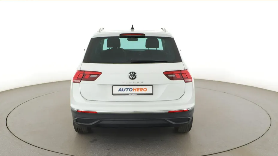 VOLKSWAGEN Tiguan -