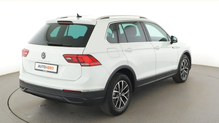 VOLKSWAGEN Tiguan -