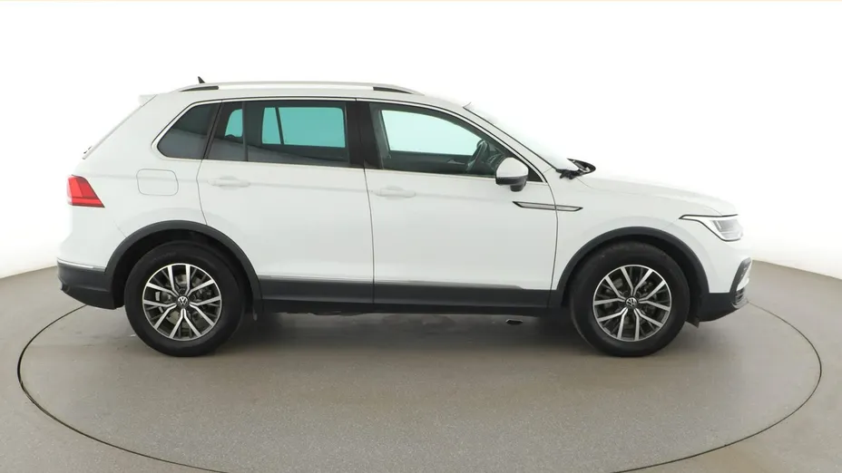 VOLKSWAGEN Tiguan -