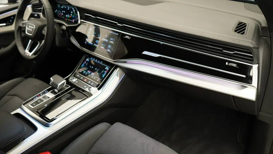 AUDI Q7 -