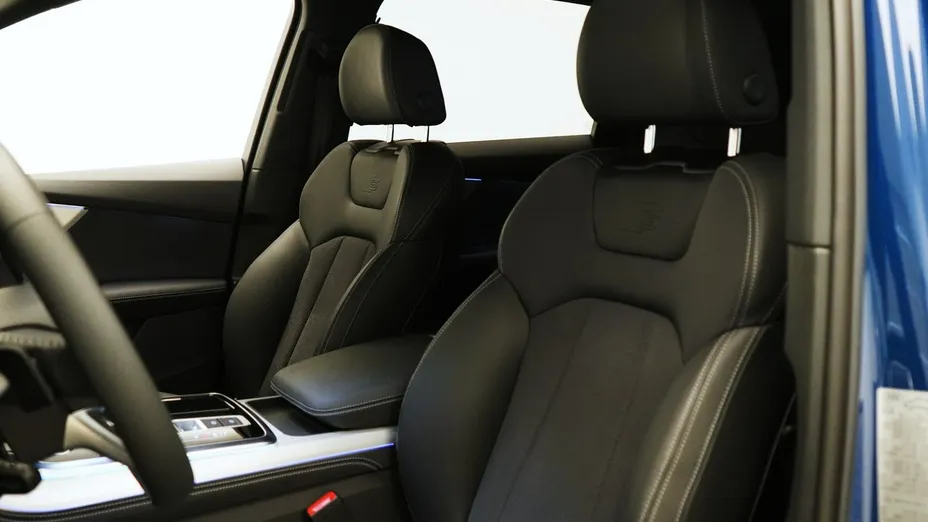 AUDI Q7 -