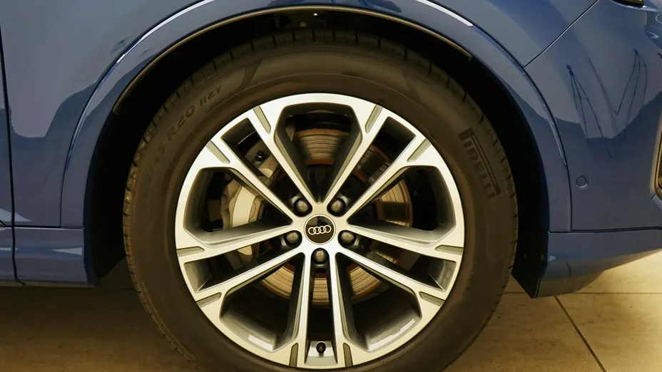 AUDI Q7 -