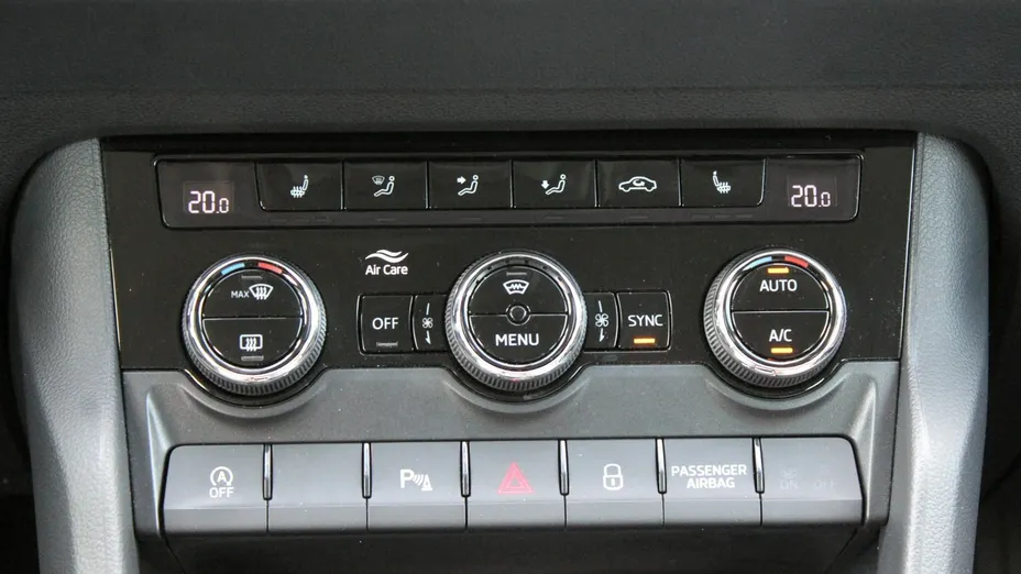 SKODA Karoq -