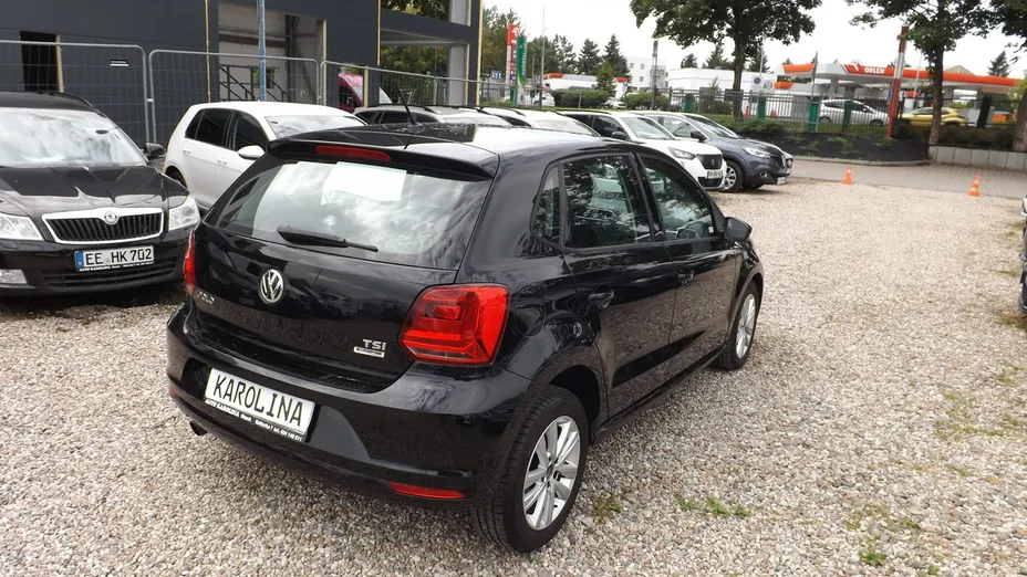 VOLKSWAGEN Polo -