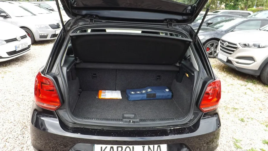 VOLKSWAGEN Polo -