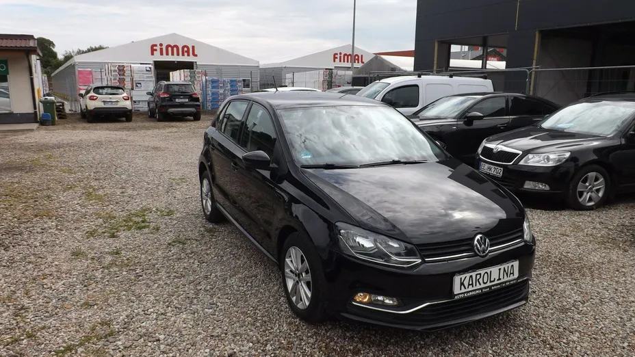 VOLKSWAGEN Polo -
