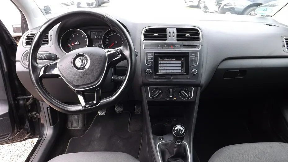VOLKSWAGEN Polo -