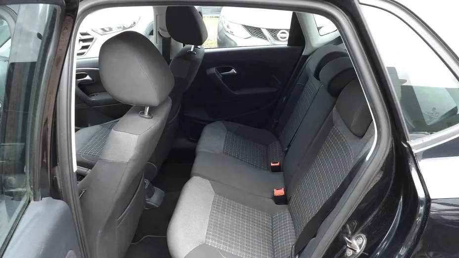 VOLKSWAGEN Polo -