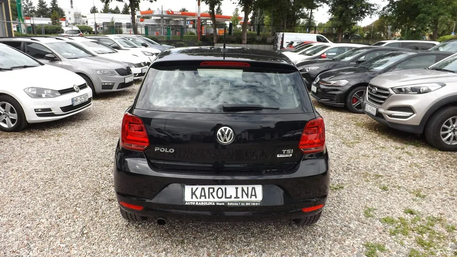 VOLKSWAGEN Polo -