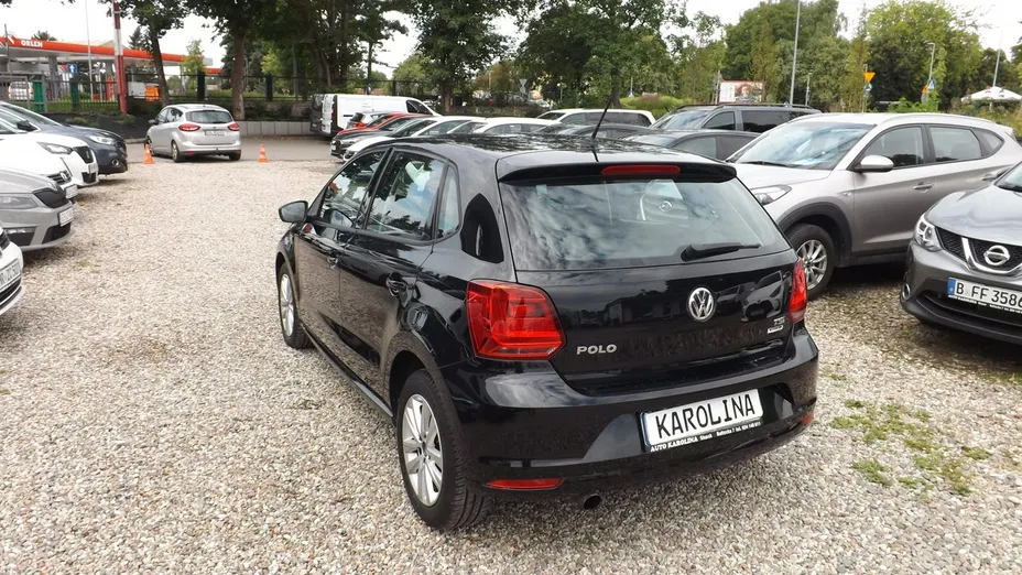 VOLKSWAGEN Polo -