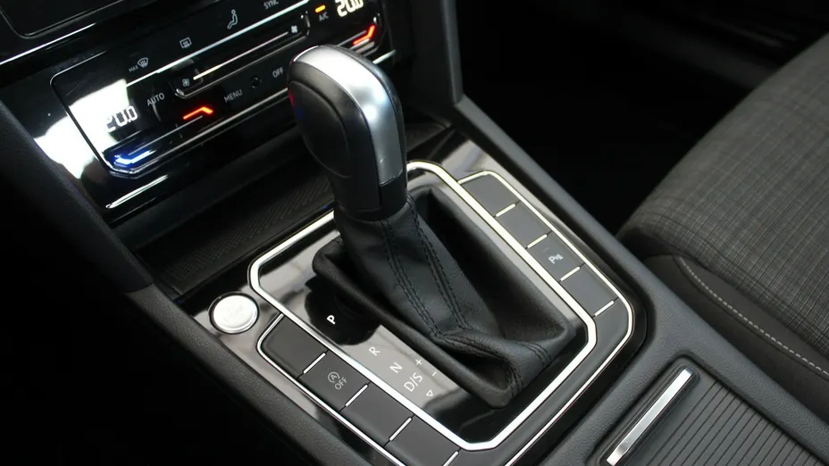 VOLKSWAGEN Passat -