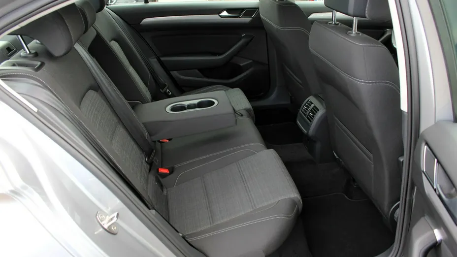 VOLKSWAGEN Passat -
