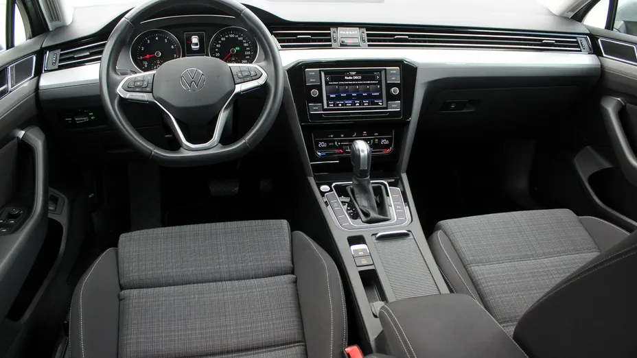 VOLKSWAGEN Passat -