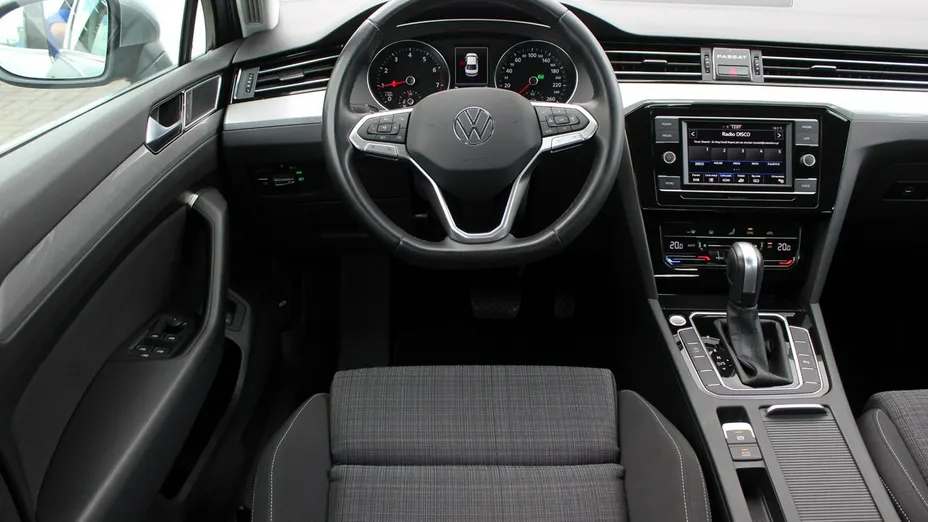 VOLKSWAGEN Passat -