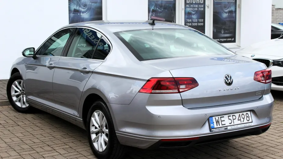 VOLKSWAGEN Passat -