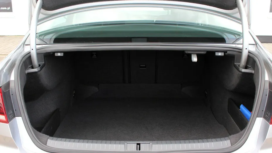 VOLKSWAGEN Passat -
