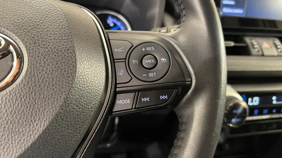 TOYOTA RAV4 -