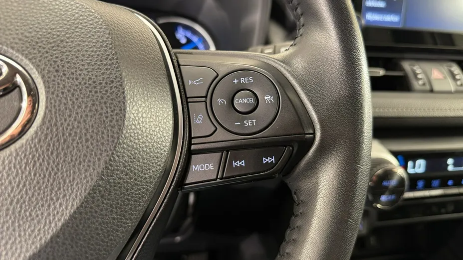 TOYOTA RAV4 -