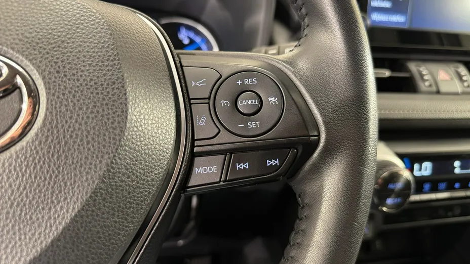 TOYOTA RAV4 -