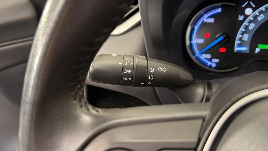 TOYOTA RAV4 -