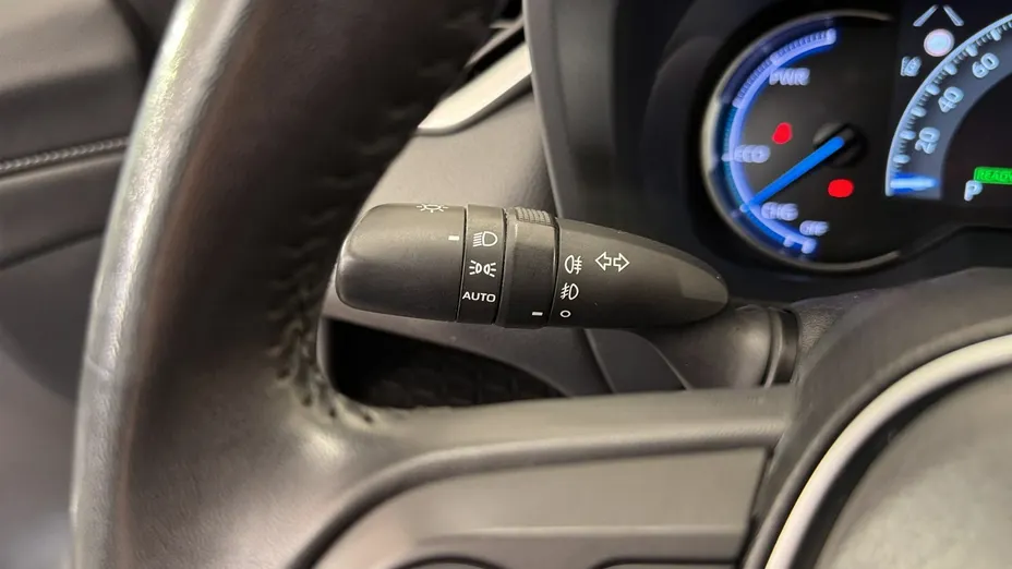 TOYOTA RAV4 -