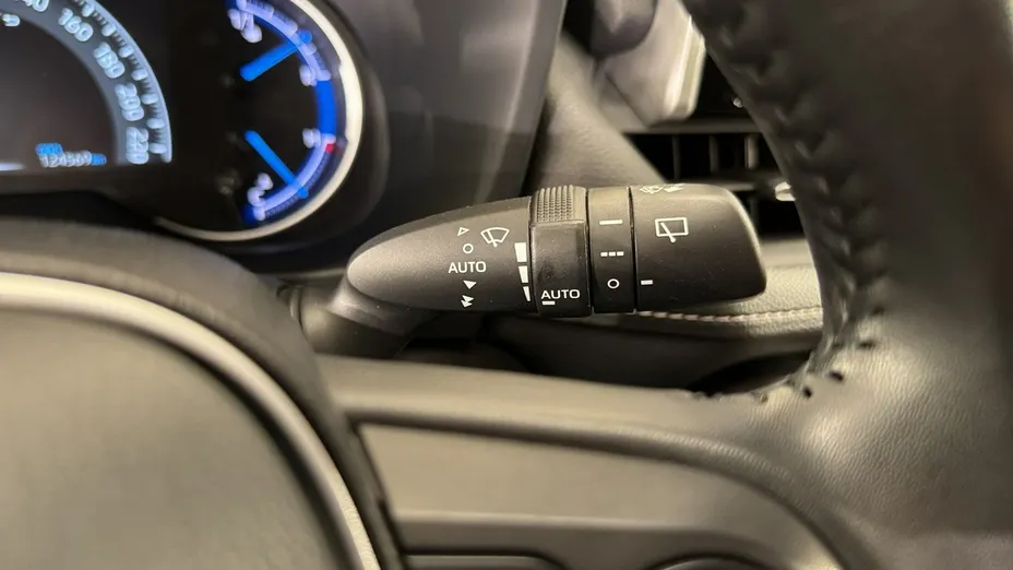 TOYOTA RAV4 -