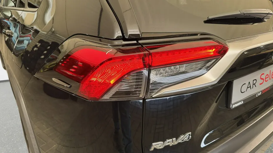 TOYOTA RAV4 -