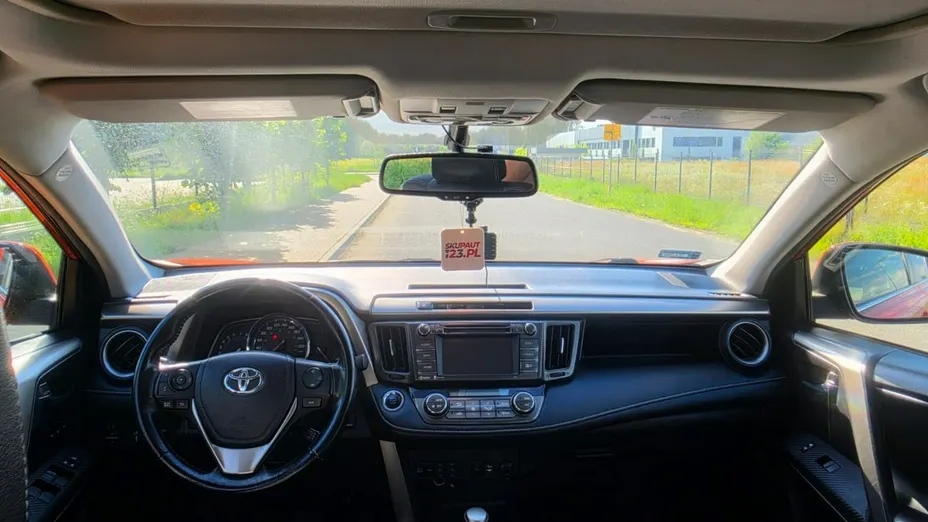 TOYOTA RAV4 -