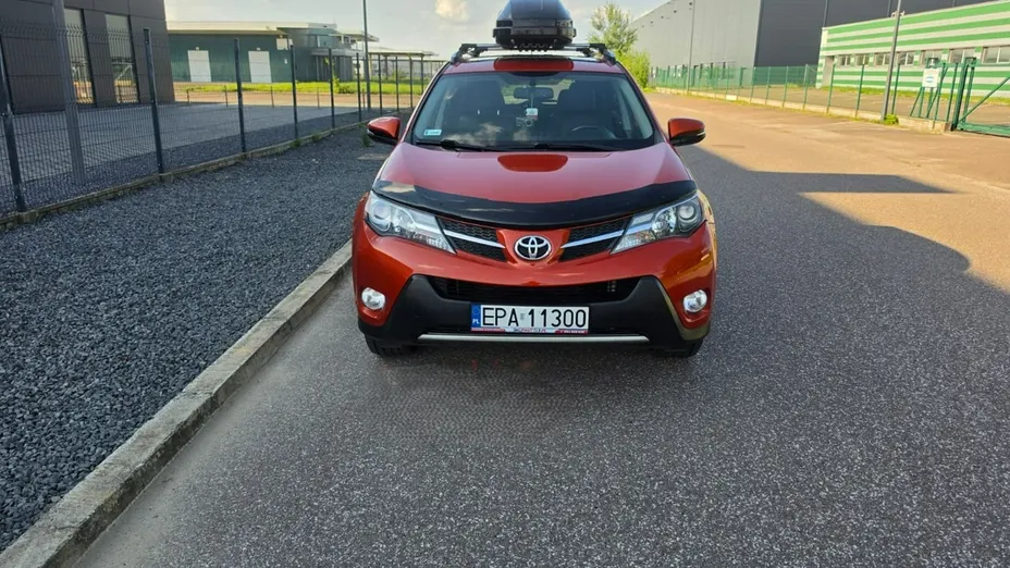 TOYOTA RAV4 -