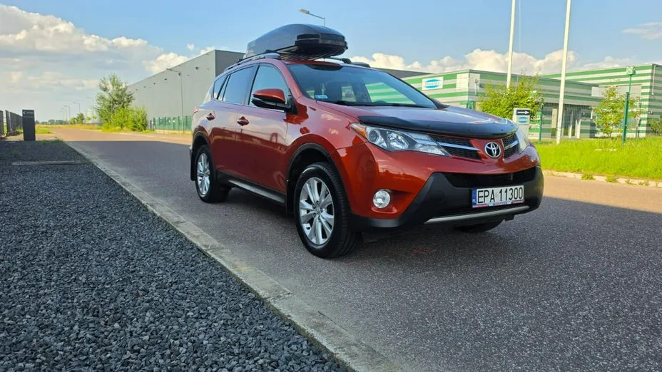 TOYOTA RAV4 -