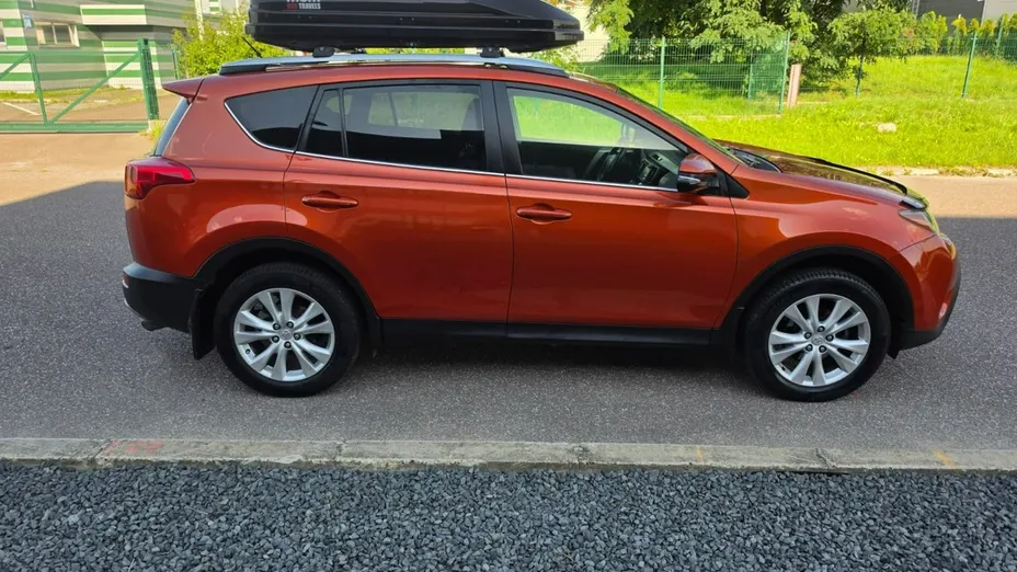 TOYOTA RAV4 -