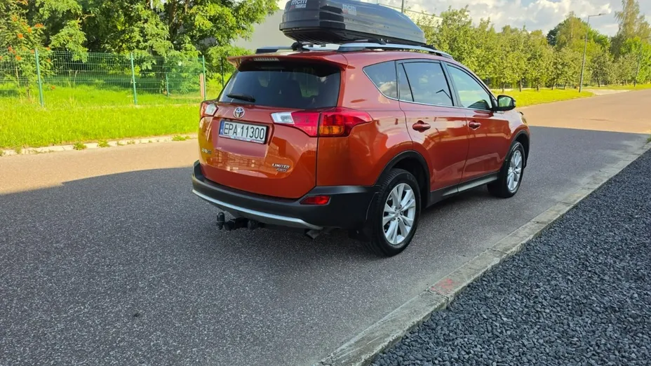 TOYOTA RAV4 -