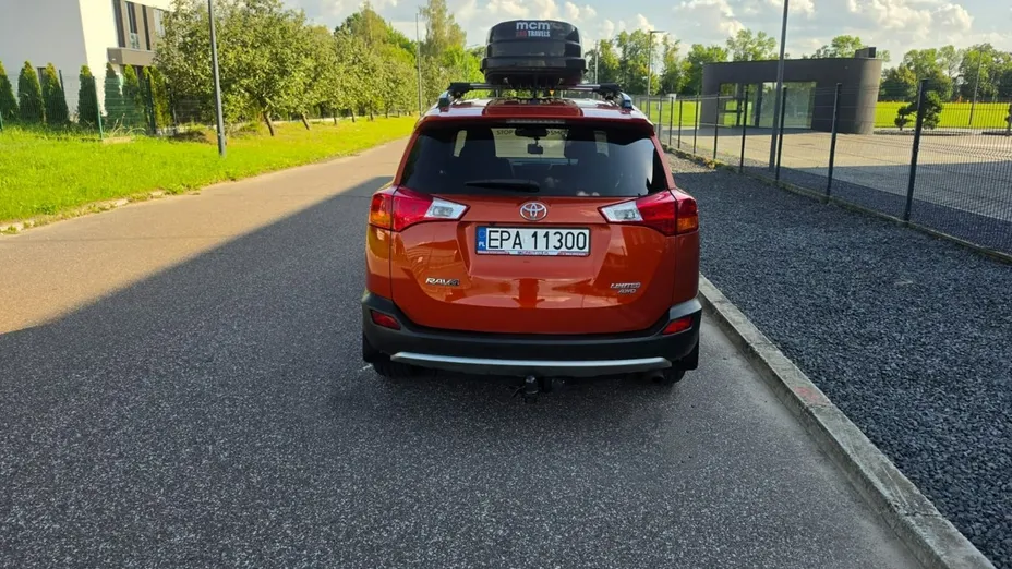 TOYOTA RAV4 -