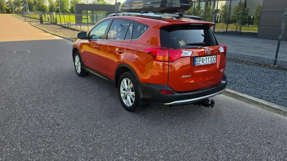 TOYOTA RAV4 -