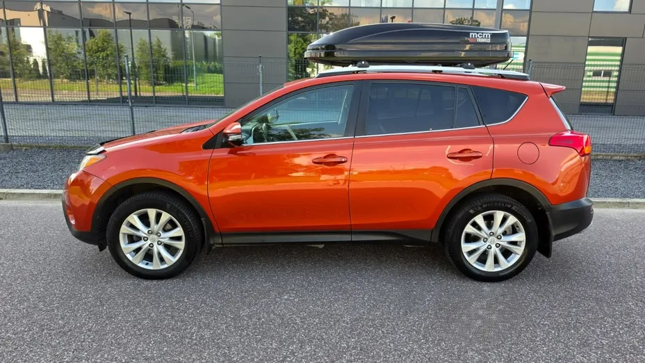TOYOTA RAV4 -