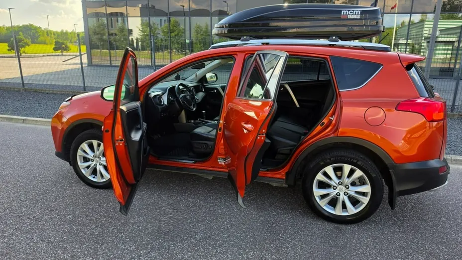 TOYOTA RAV4 -
