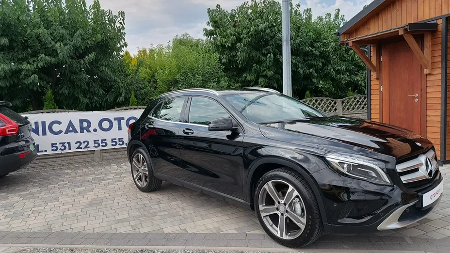 MERCEDES-BENZ GLA -