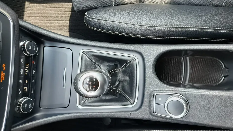 MERCEDES-BENZ GLA -