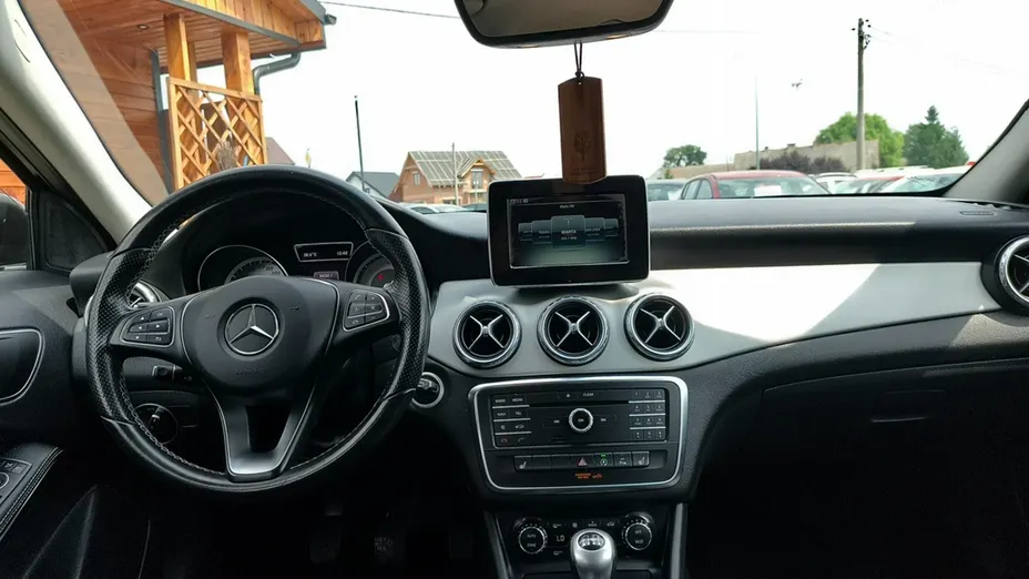 MERCEDES-BENZ GLA -
