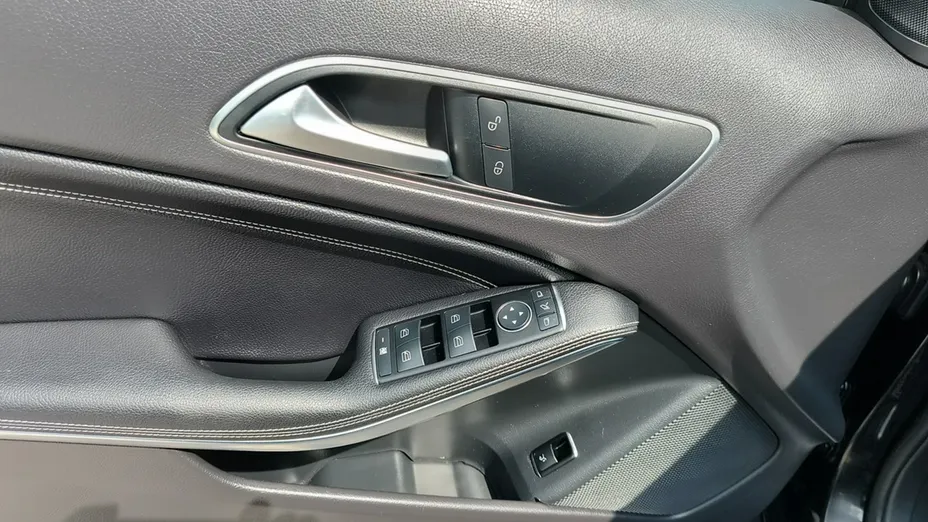 MERCEDES-BENZ GLA -