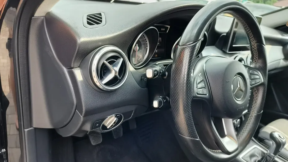 MERCEDES-BENZ GLA -